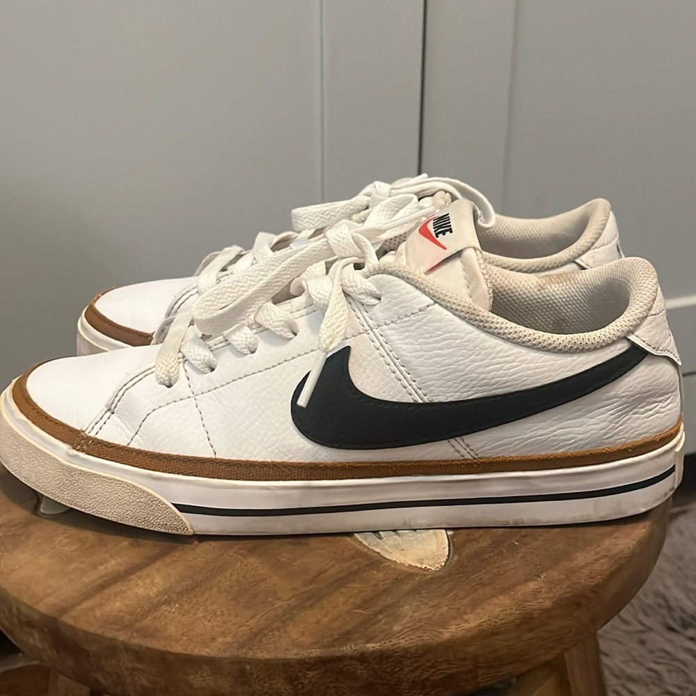 Nike court legacy